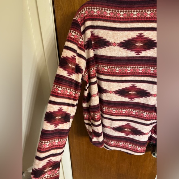 New with tags, ladies size XXL fleece pullover from Maurices with 1/4 zip. - Picture 14 of 15